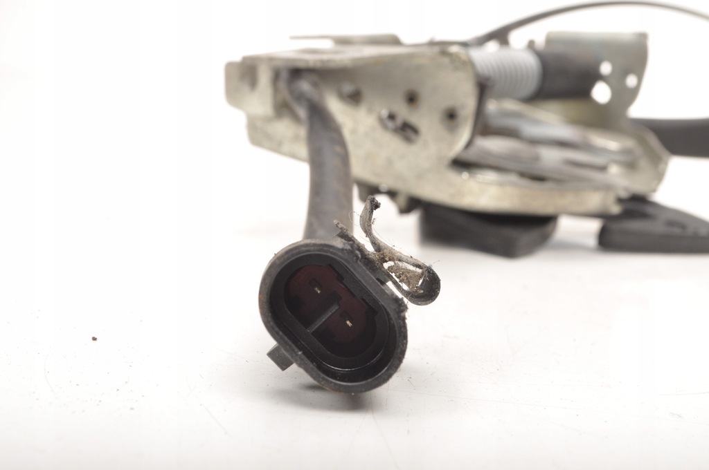 фото №5, Maserati granturismo замок капот