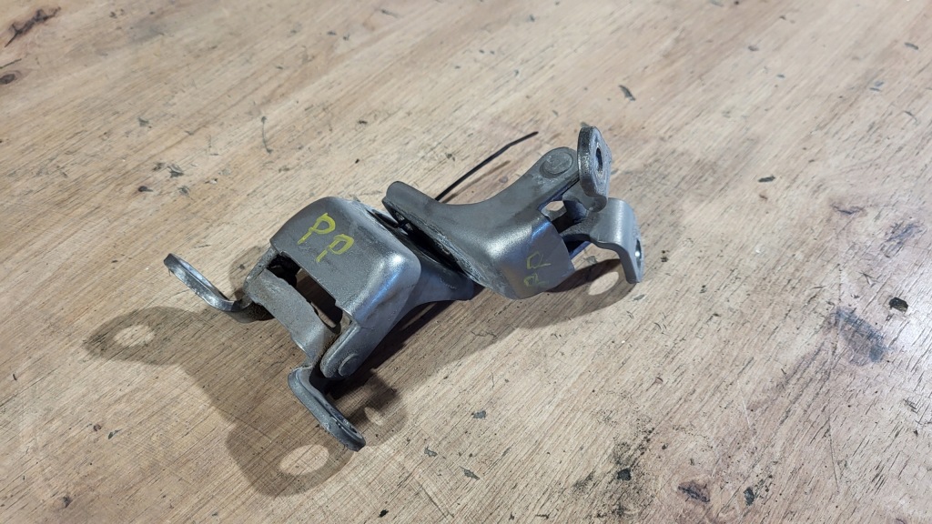 Петли дверь правый перед комплект honda civic viii 8 ufo hb 5d nh701m Оригинал