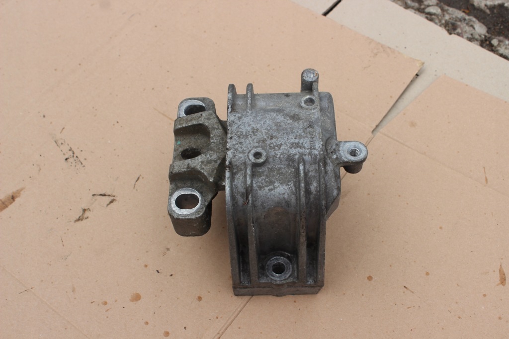 фото №1, Кронштейн подушка двигателя octavia ii 1,6 fsi