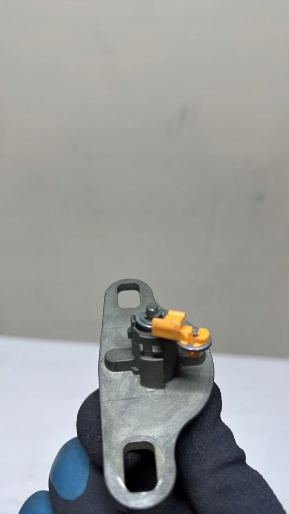 фото №2, Mazda rx-8 rx8 вкладка замка багажника