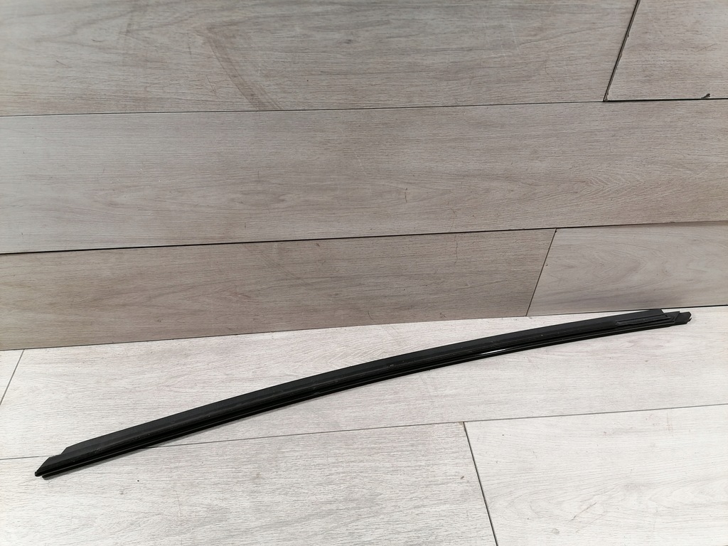 фото №9, Taycan молдинг уплотнитель правая 9j1837476b