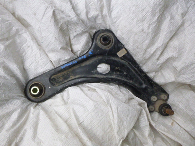 фото №1, Peugeot 208 2008 c3 правый перед передний рычаг