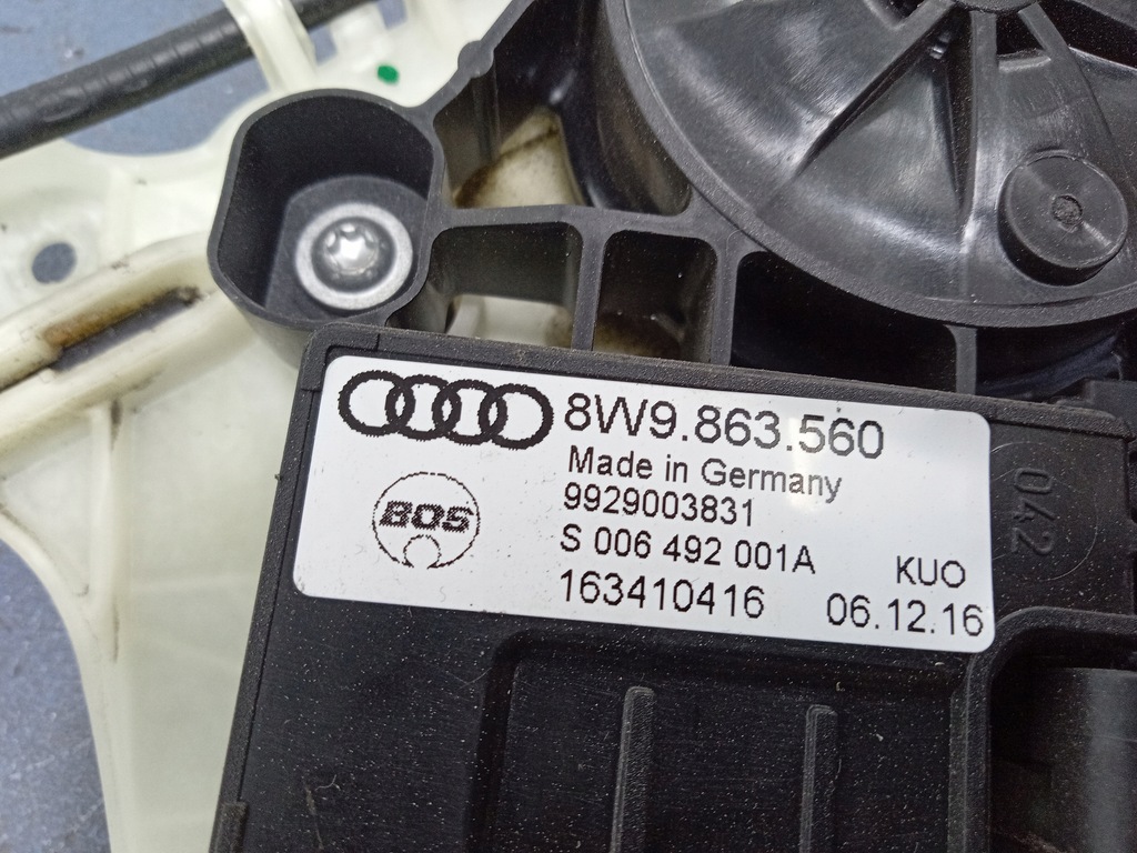 фото №4, A4 b9 avant механізм шторка багажника 8w9863560