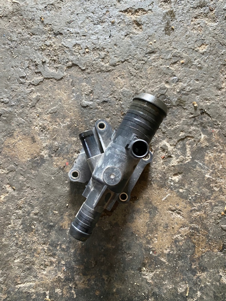 Купити Ford mondeo 2.0eb патрубок води корпус термостата