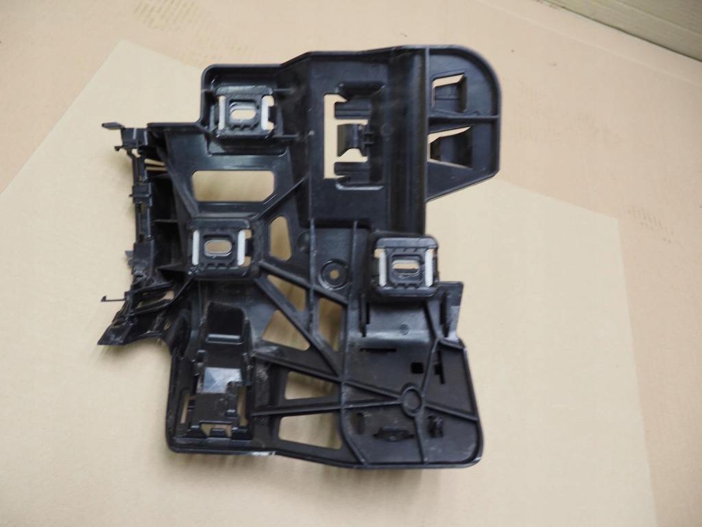 Mercedes eqe v295 напрямна кронштейн задні праве оригінал a2958858800 Ціна