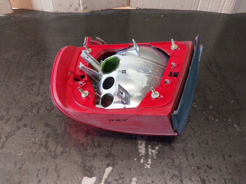 фото №13, Лампа задня ліва audi a4 b5 8d sedan 8d0945095d