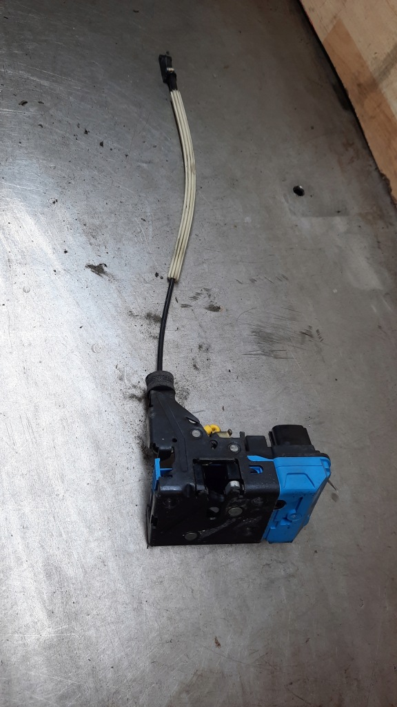 фото №1, Замок дверь правый перед volvo s60 i 00-09r 8 pin