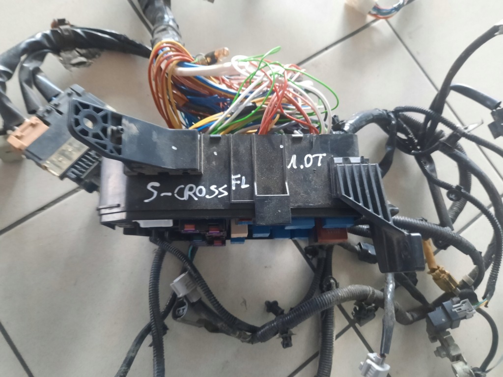 фото №11, S-cross sx4 16- lift 1.0 t коробка предохранителей электропроводка 36601-64r61