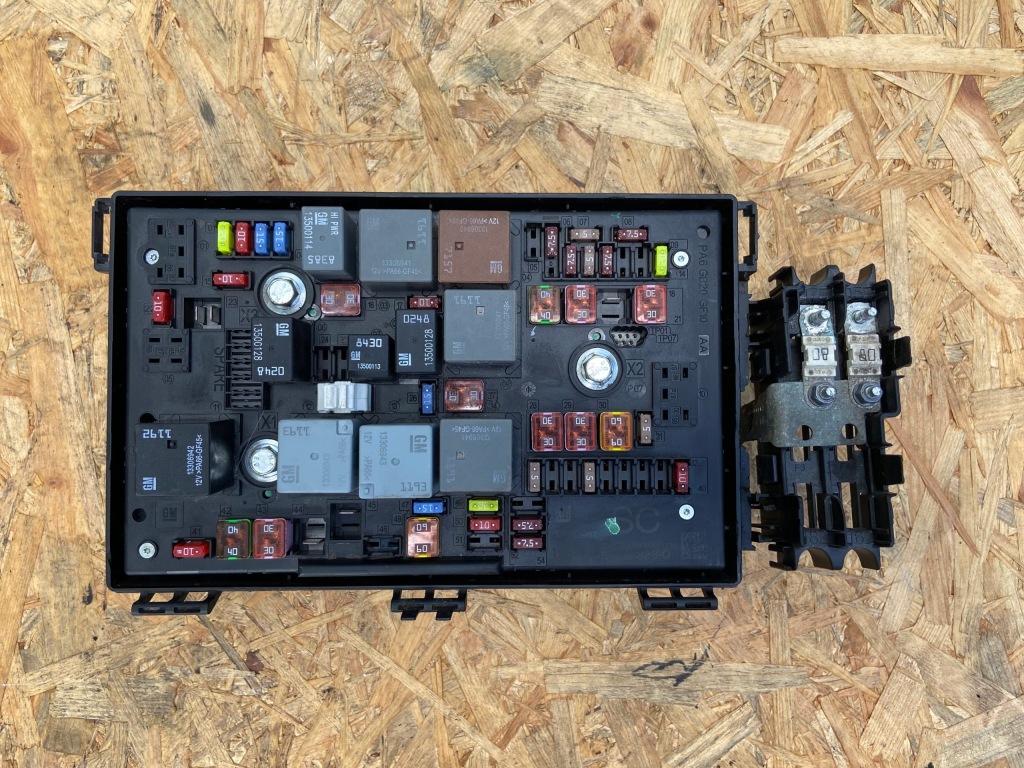 фото №1, Коробка запобіжників модуль opel astra j 13343981