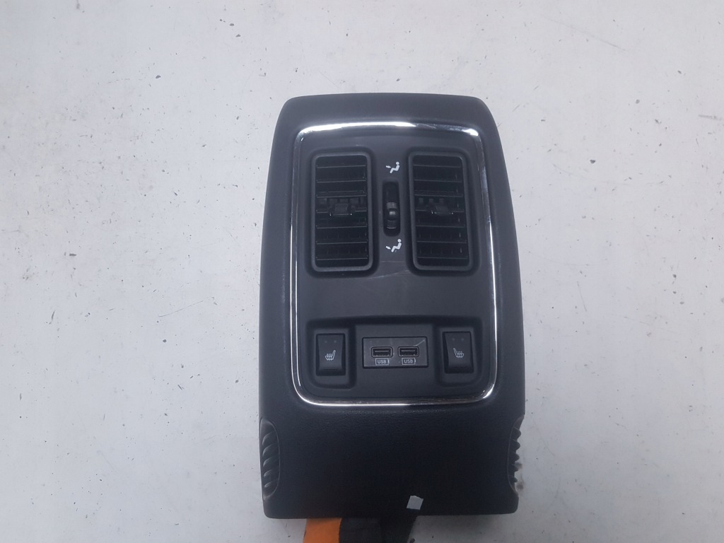 фото №1, Grand cherokee wk2 lift решётки обдув задняя usb