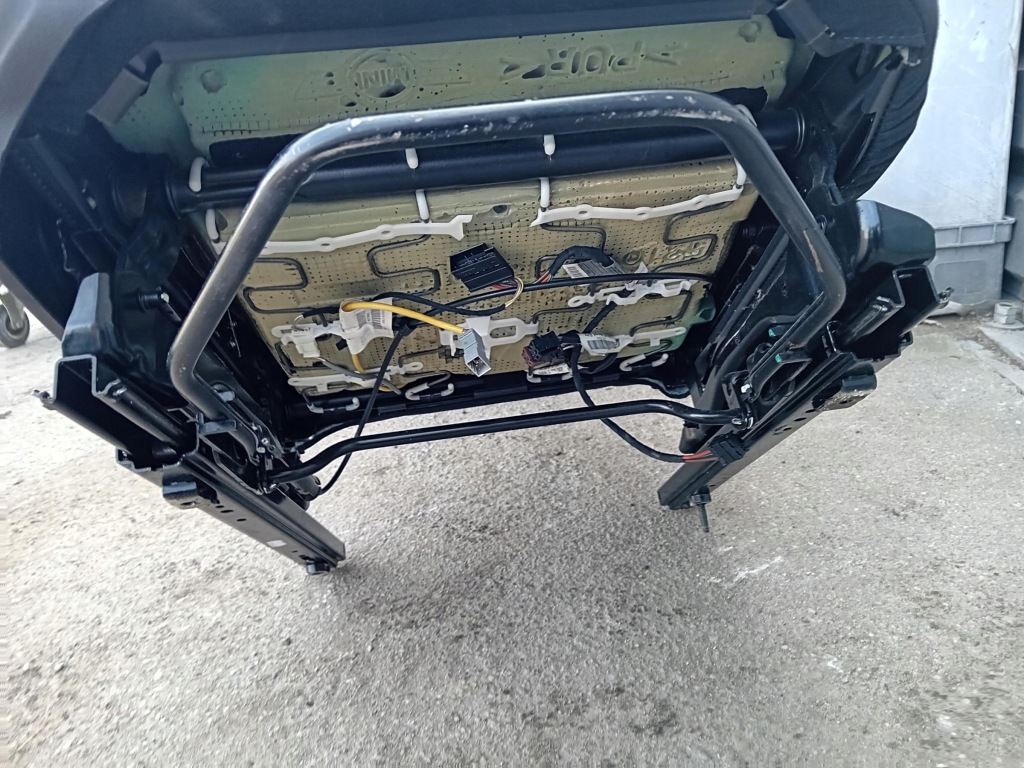 Сидіння пасажира правий підігріваємий mini cooper s Недорого