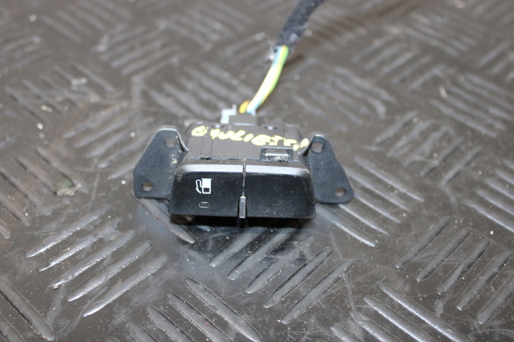 фото №1, Кнопка відкривання кришка заливної пального giulietta