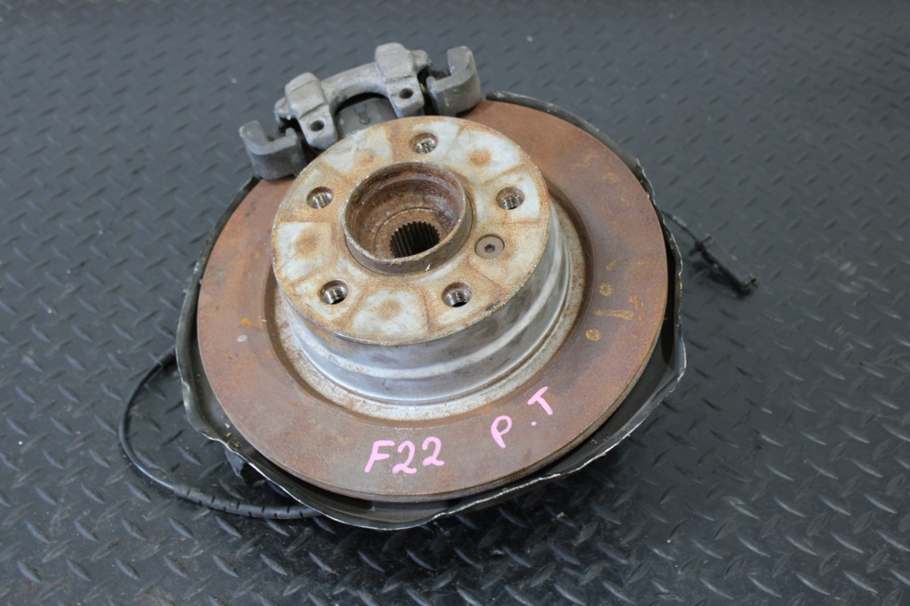 фото №1, Zwrotnicaa правий задня bmw 2 f22