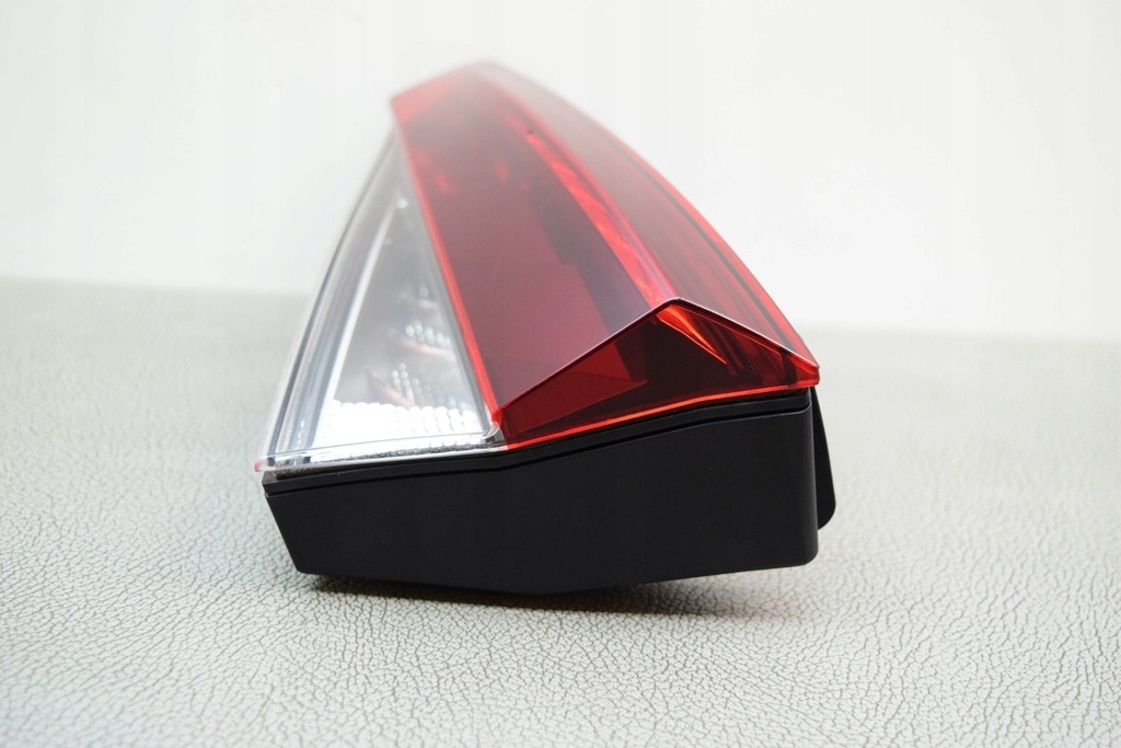 фото №8, Правая лампа крышки багажника skoda fabia iv pj6 6ve945094 1.0l бензиновый