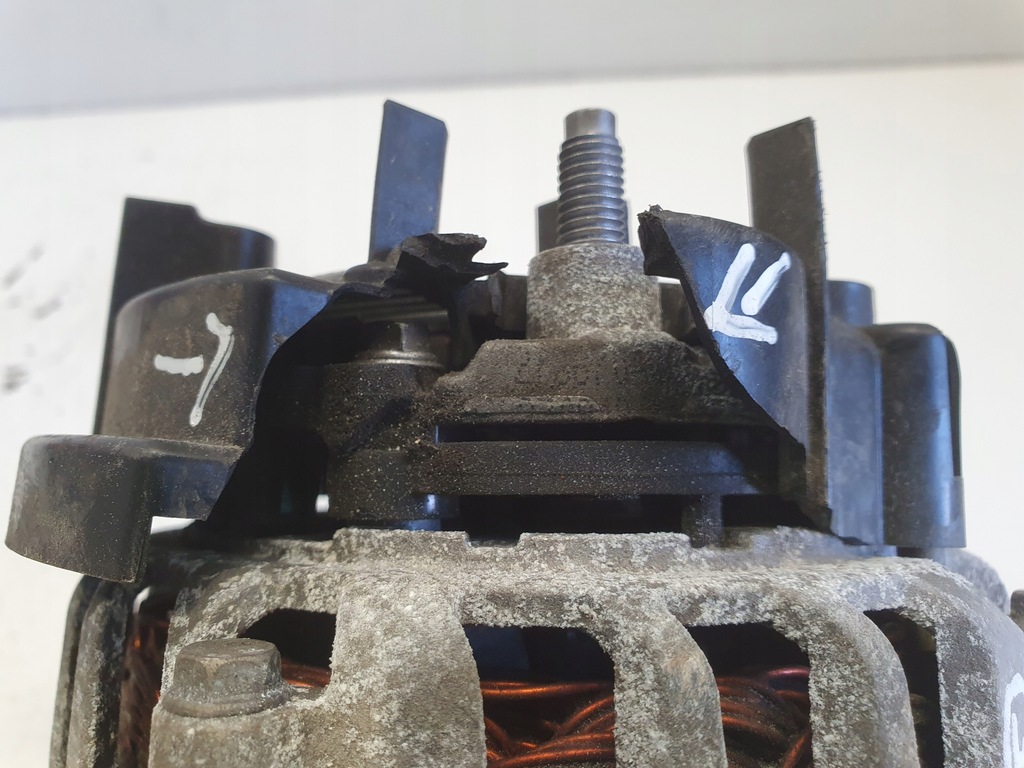 фото №9, Генератор dacia logan ii 0.9 tce _ 231005300r генератор оригинал