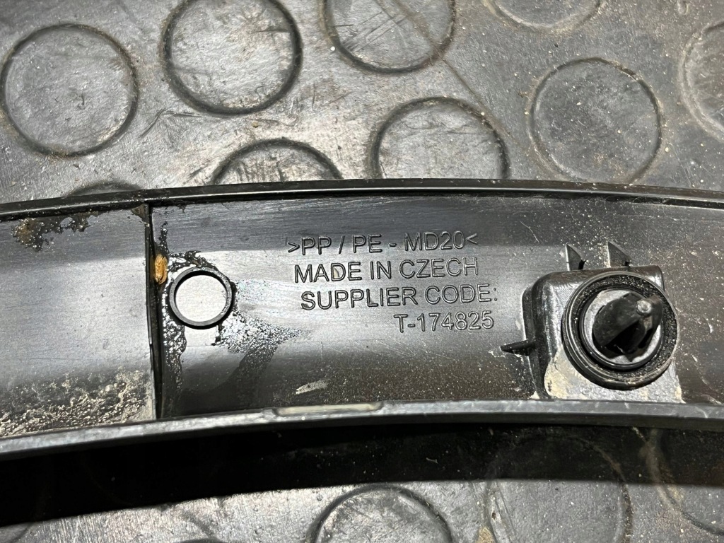 Tesla model y рестайлинг  25- juniper молдинг накладка на крыло левый перед Цена