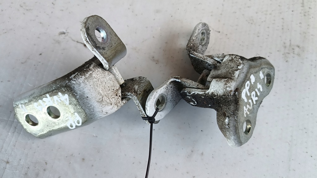 фото №1, Петли дверь перед правый toyota auris ii