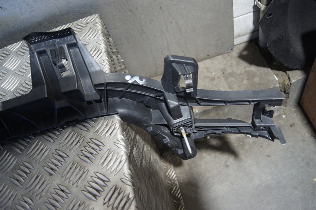 фото №12, Кронштейн середній бампера задня audi a3 8v