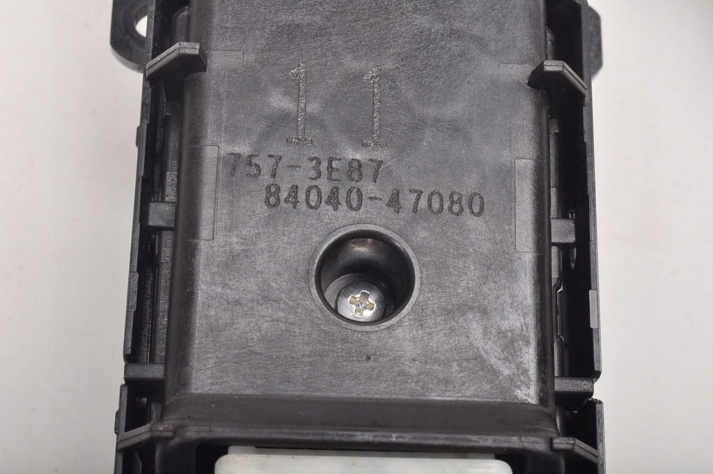 фото №9, Toyota prius iv панель перемикач вікон 84040-47080