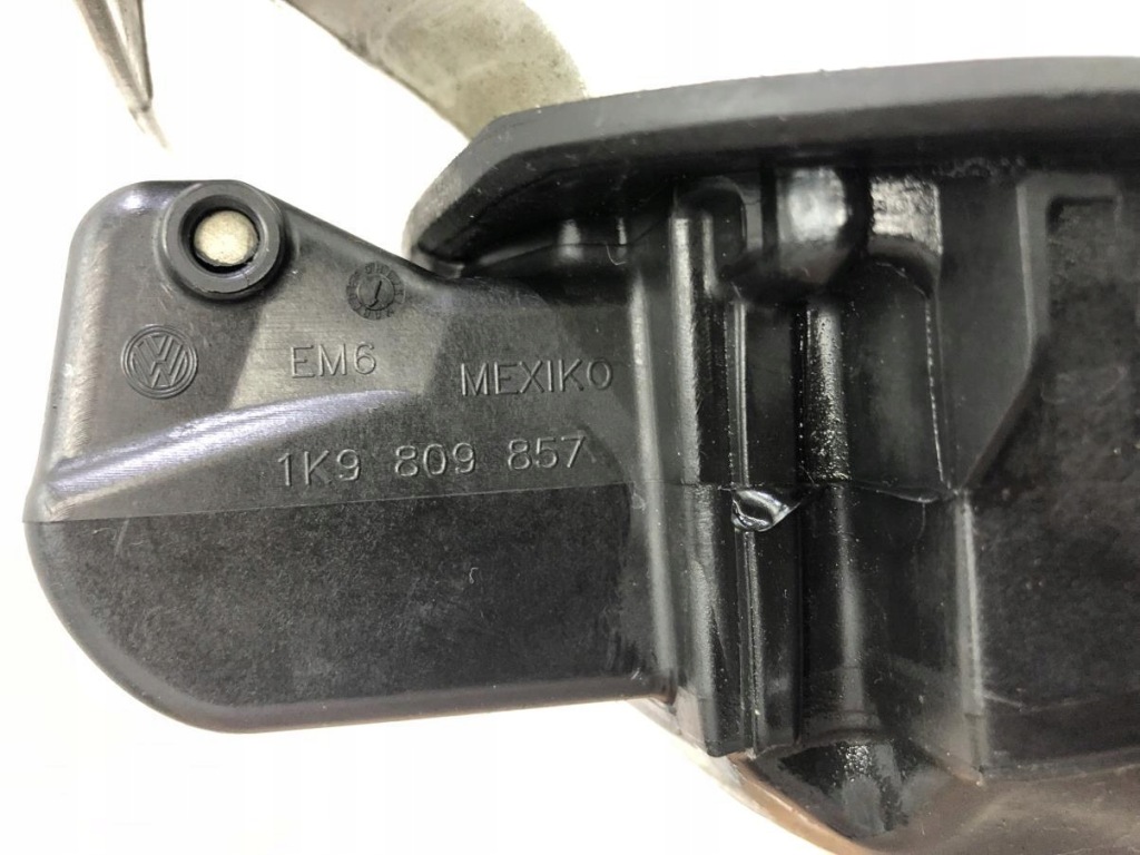 фото №8, Крышка заливной топлива 1k0809857 vw golf vi