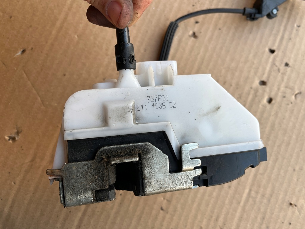 фото №3, Правый передний замок дверь renault twingo ii 4 контакты