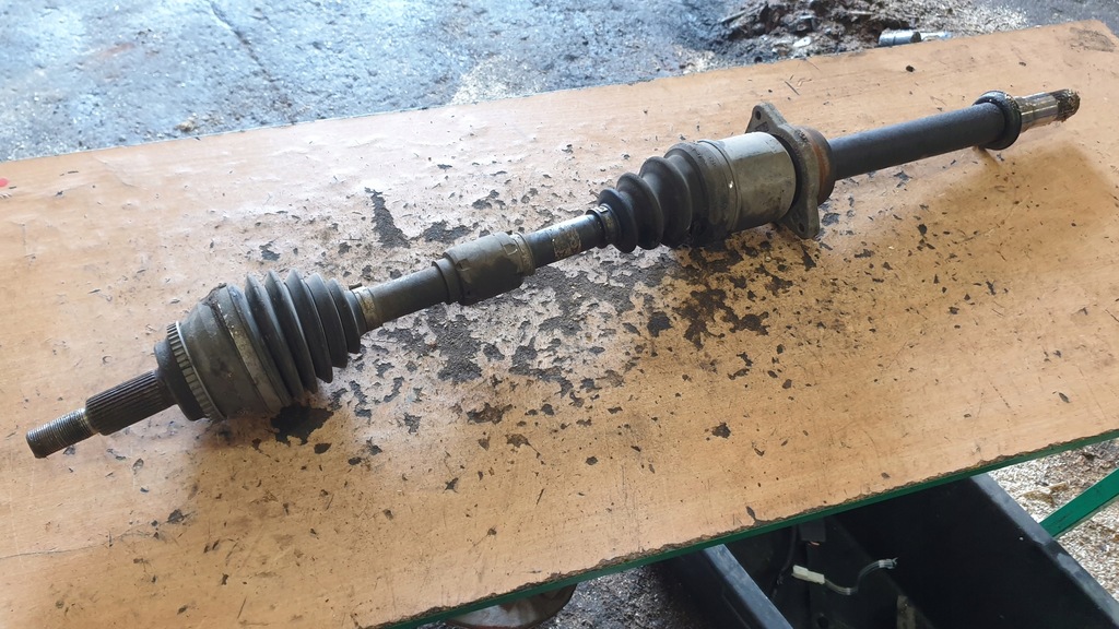 фото №1, Toyota avensis t25 2.2 d-cat привідний вал права довга