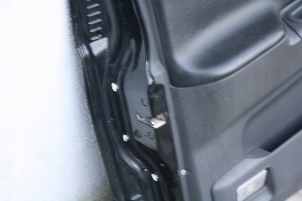 фото №13, Дверь левый перед mitsubishi pajero sport shogun ii чёрные