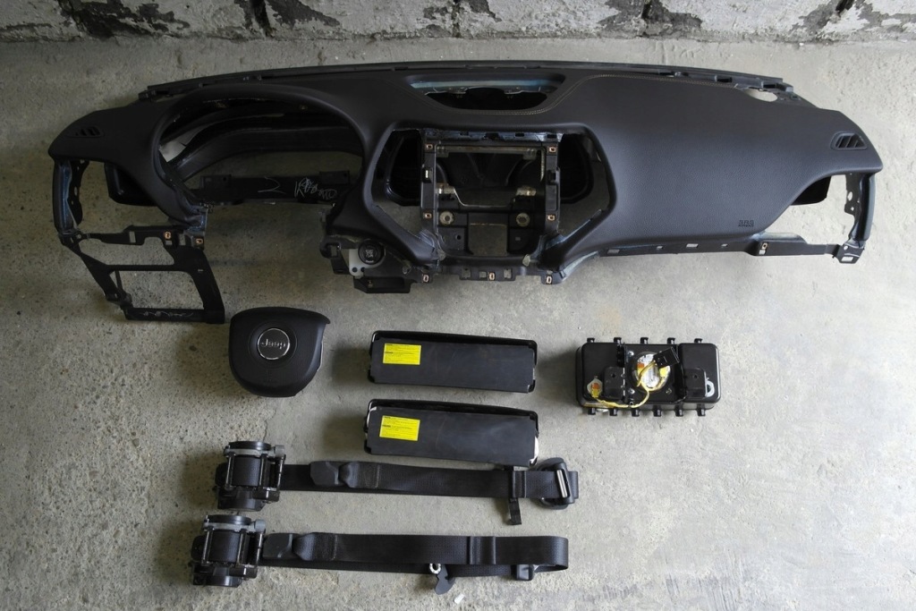 фото №1, Jeep cherokee kl подушка безопасности ремни приборная панель консоль приборная панель pulpit полка pas