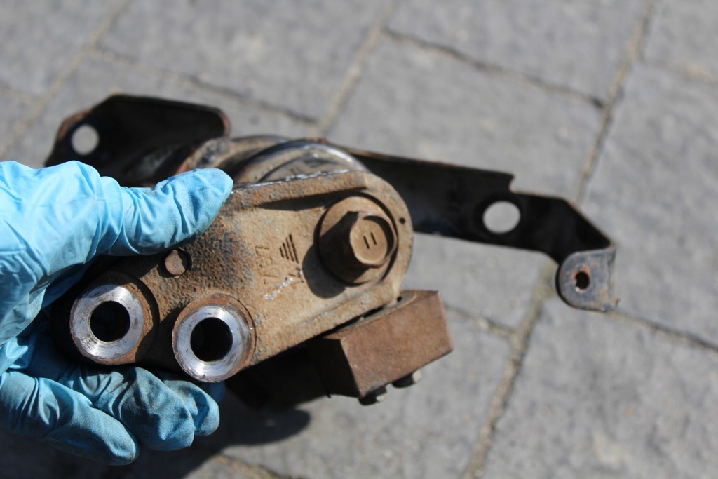 фото №7, Подушка кронштейн двигателя corolla verso ii 2.2 d4d nr. 98