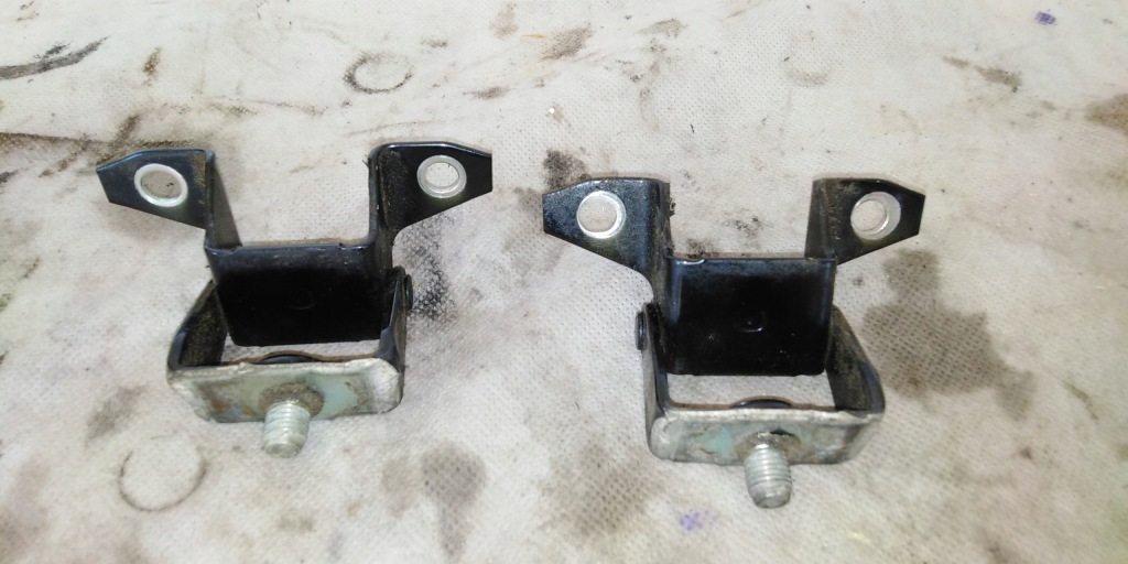 фото №1, Mazda 3 bm hb петлі кришки багажника 15r чорні