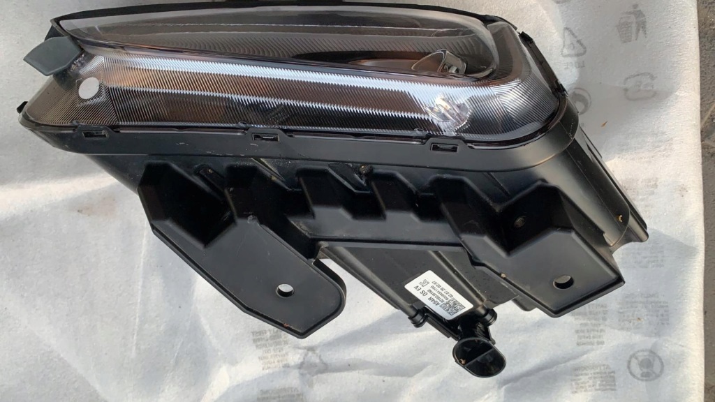 фото №2, Hyundai kona 2018- лампа правая передняя перед