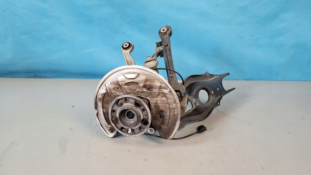 фото №1, W205 c220 поворотний кулак важелі комплект правий задня