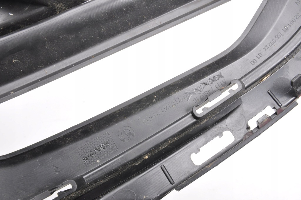 фото №2, Bmw f40 рамка решітка бампера права 7459716