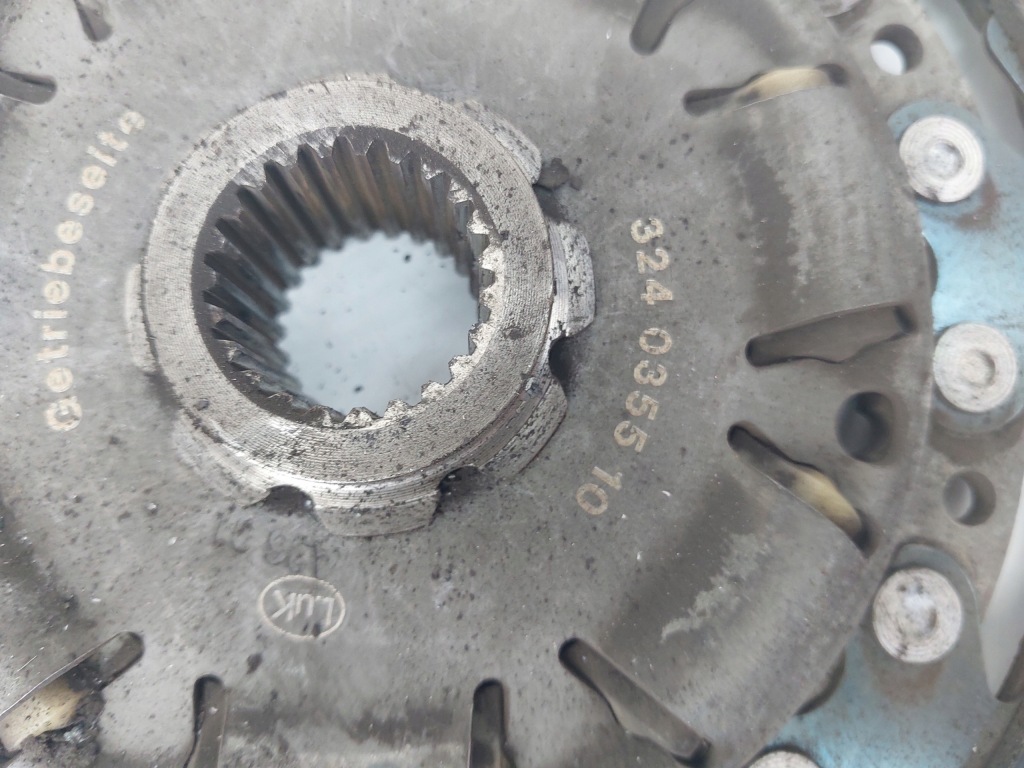 Сцепление колесо двухмассовый 124035410 324035510 vw passat b7 2.0 tdi Киев