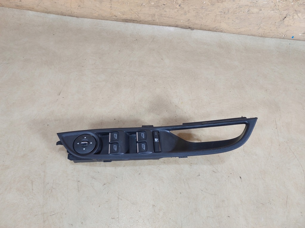 фото №1, Focus mk3 переключатель окон левый перед am5t14a132aa