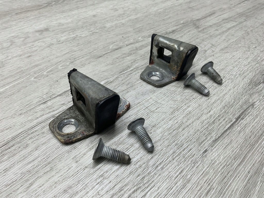 Ушко замка дверь mercedes-benz sl r129 1247200004 a1247200004 Цена