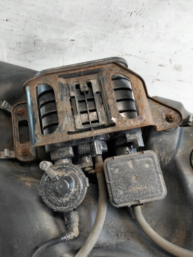 фото №5, Toyota prius 2 ii 1.5 nhw20 бак bak пального