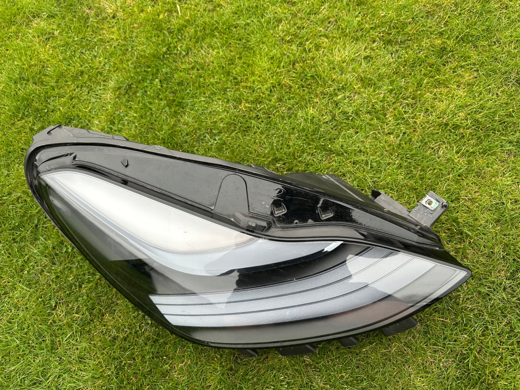 Tesla 3 рестайлінг  y 21- фара передня правий full led Доставка