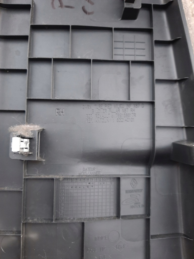 Renault captur накладка стойка среднего Оригинал