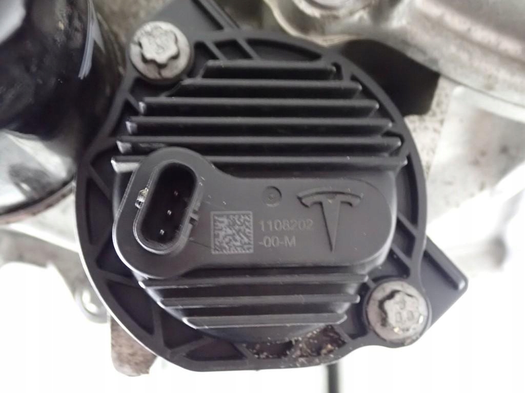 Двигатель привод электрический задний  4x4 awd 3d6 tesla model y 462km 22r fv Доставка