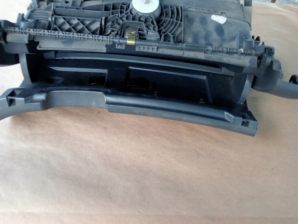 фото №3, Бардачок пасажира skoda octavia ii europa