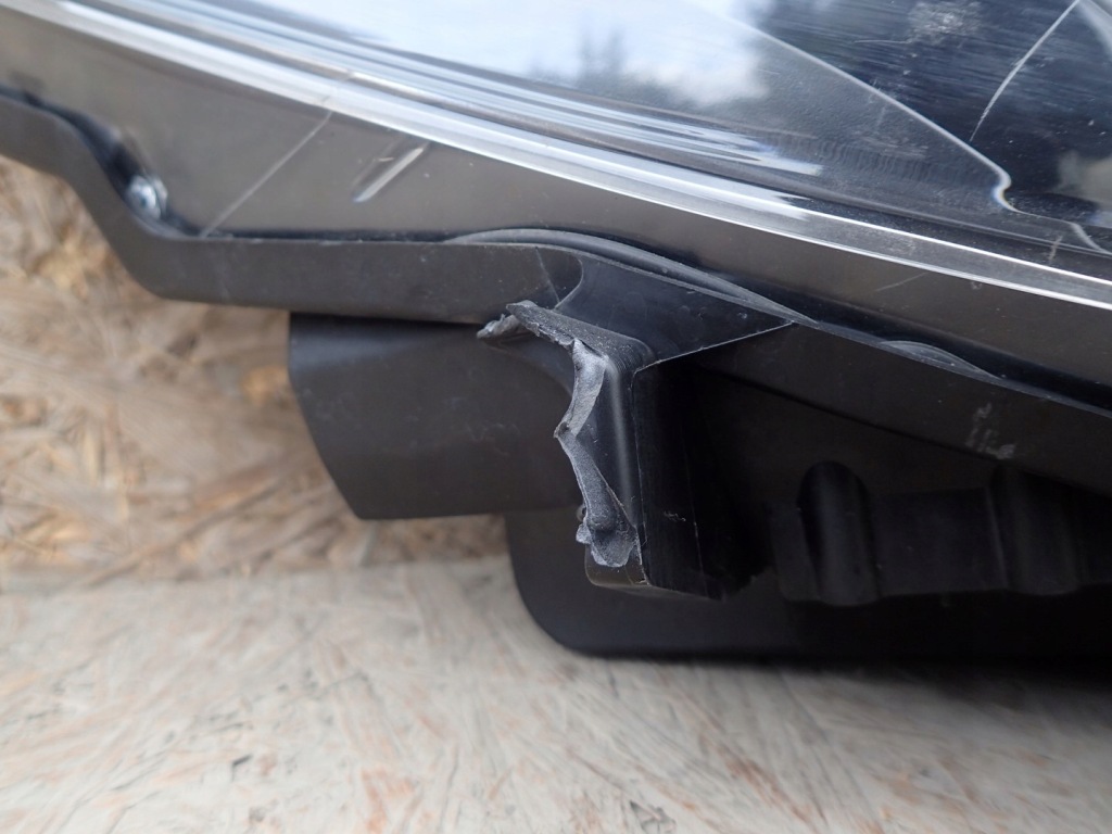 фото №2, Лампа правая фара toyota yaris 3 iii lift 17-