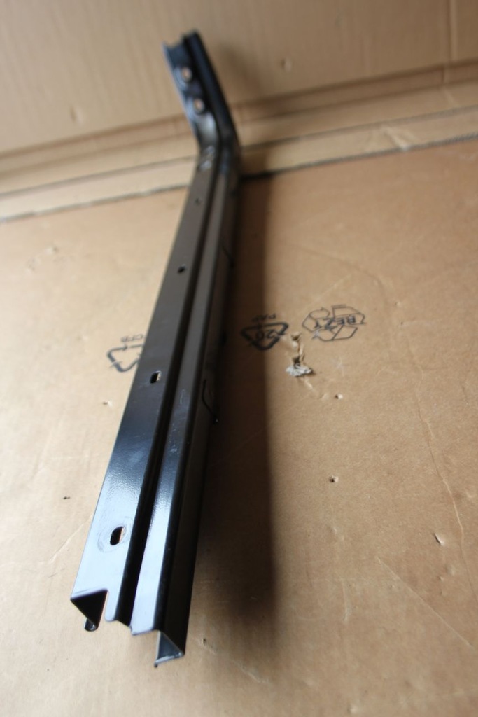 фото №4, Направляющая дверь раздвижных l/r vw sharan 7n0