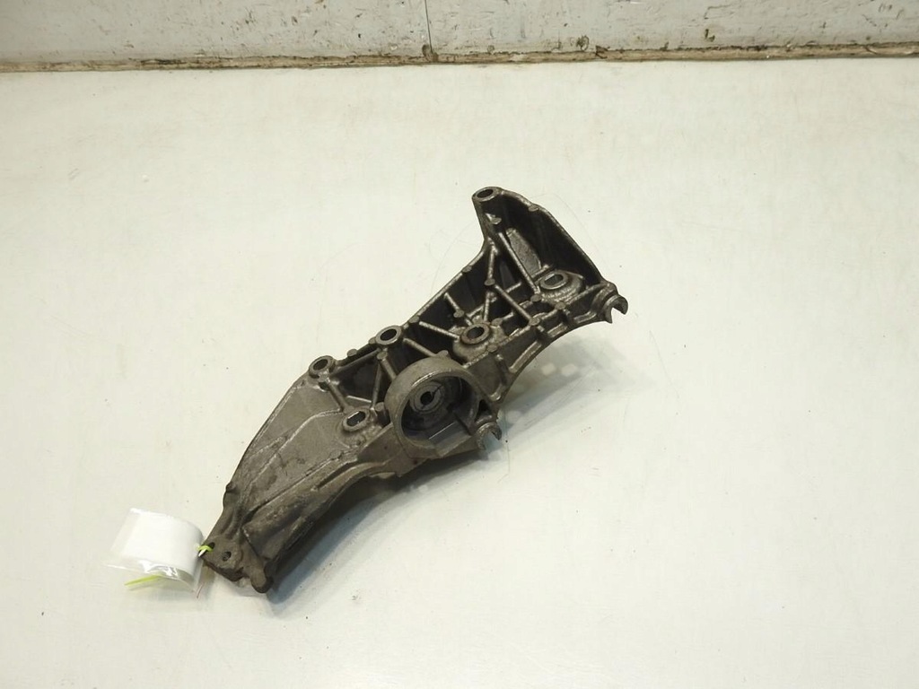 фото №3, Кронштейн основа генератора dacia sandero i 1.5 dci 8200669495