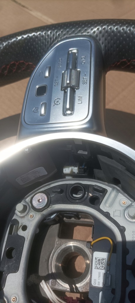 фото №5, Повітропровід пелюстки перемикання mercedes w177 a klasa gla h247 w247 amg czerwona nić