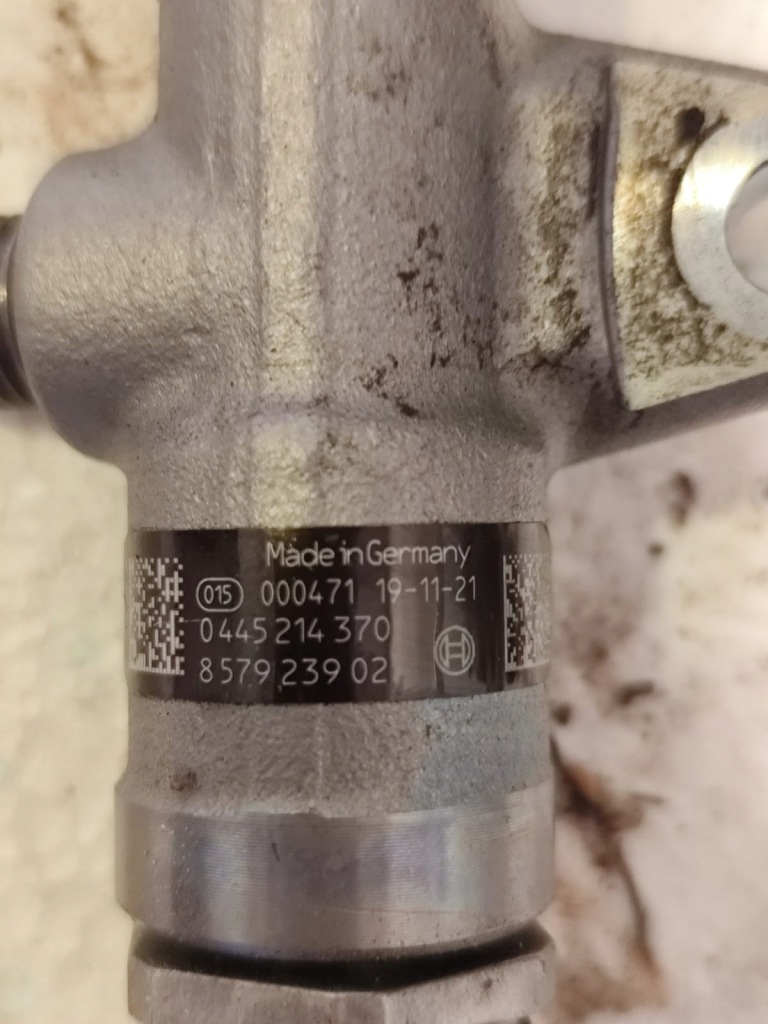 фото №1, Молдинг впрыскная 0445214370 bmw x1 f48