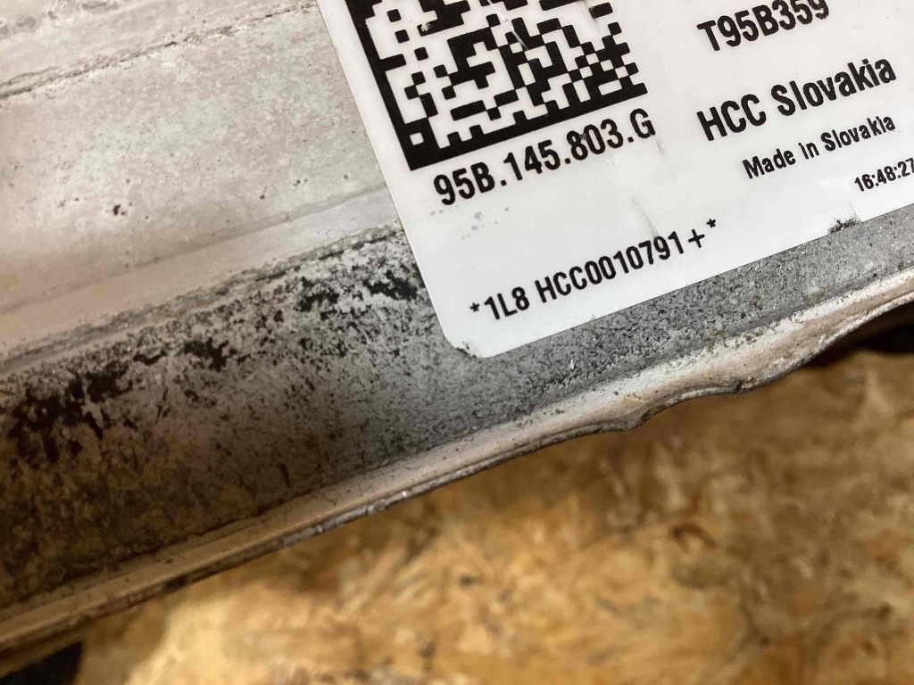 Macan интеркулер левый рестайлинг  95b145803g Киев