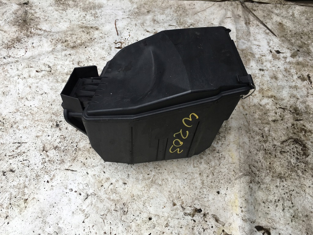 фото №1, Коробка корпус запобіжників mercedes w203 2.2cd