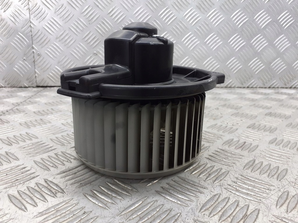 фото №1, Вентилятор обдув toyota matrix 1.8vvti 194000-1510