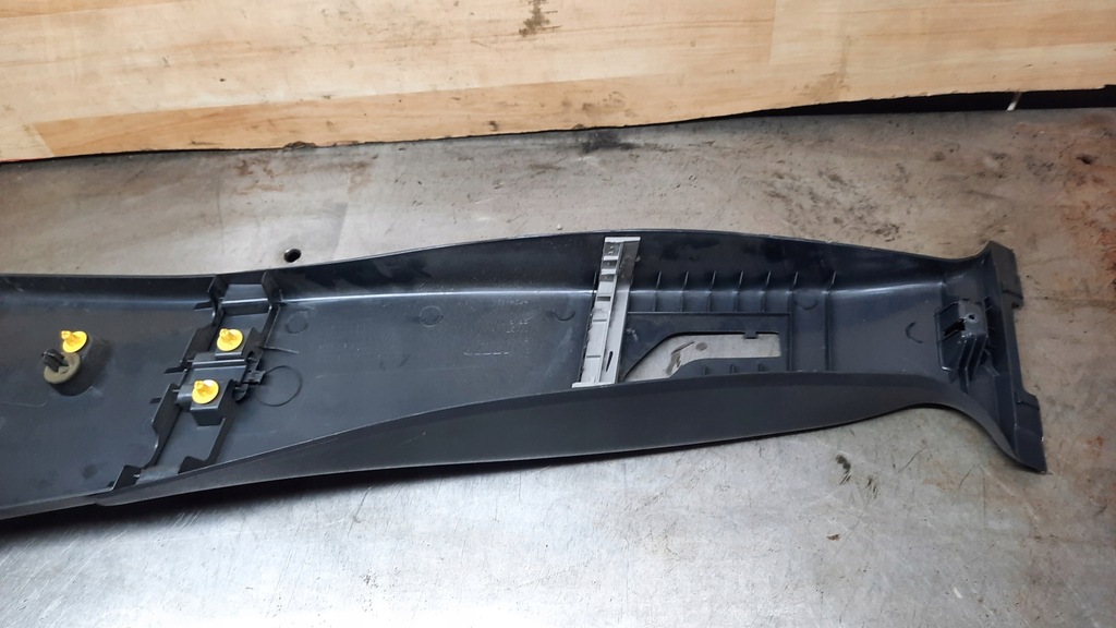 фото №5, Słona стойка среднего правая volvo v50 04-12